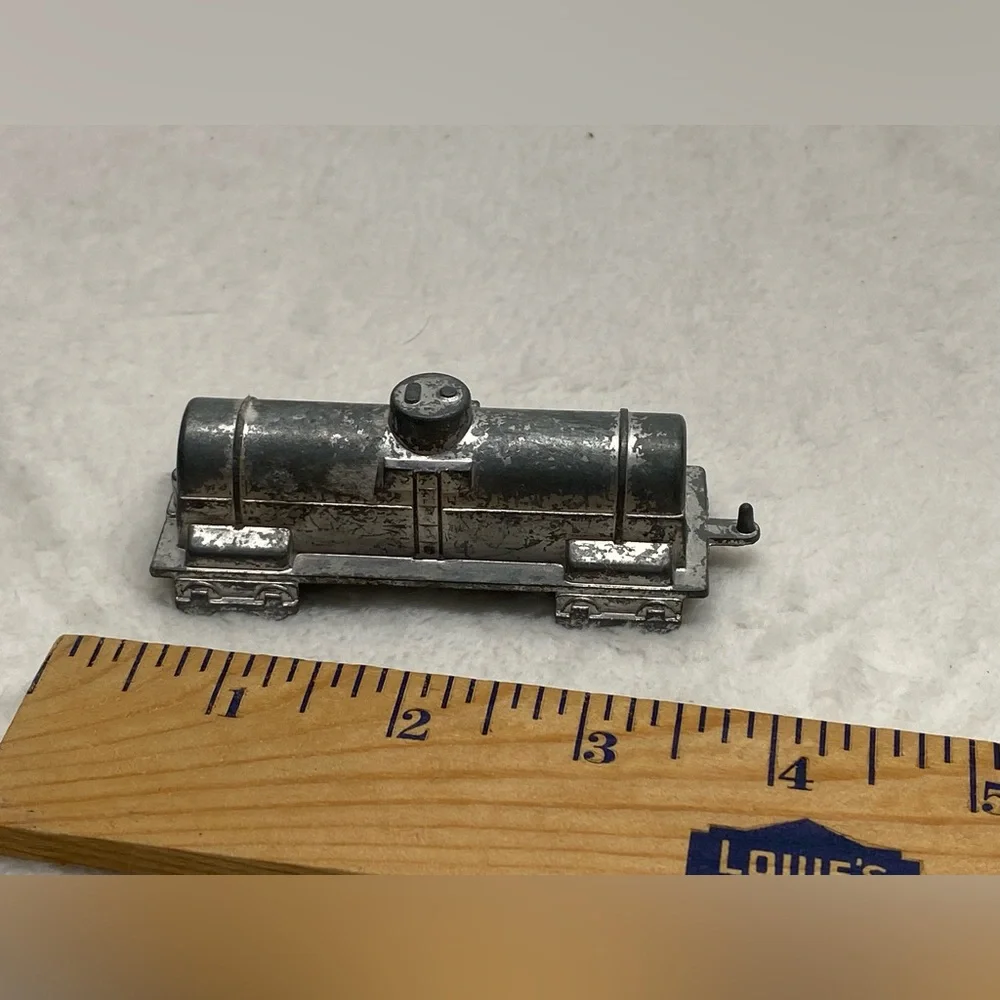 midgetoy vintage metal toy train Lot Of 2 Train Cars - Picture 7 of 16